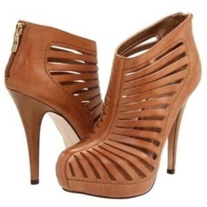 BCBGeneration Tobacco Waxy Vachetta Size 7